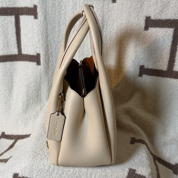 Coach Lana Shoulder Bag 23 - Picture 8 of 12